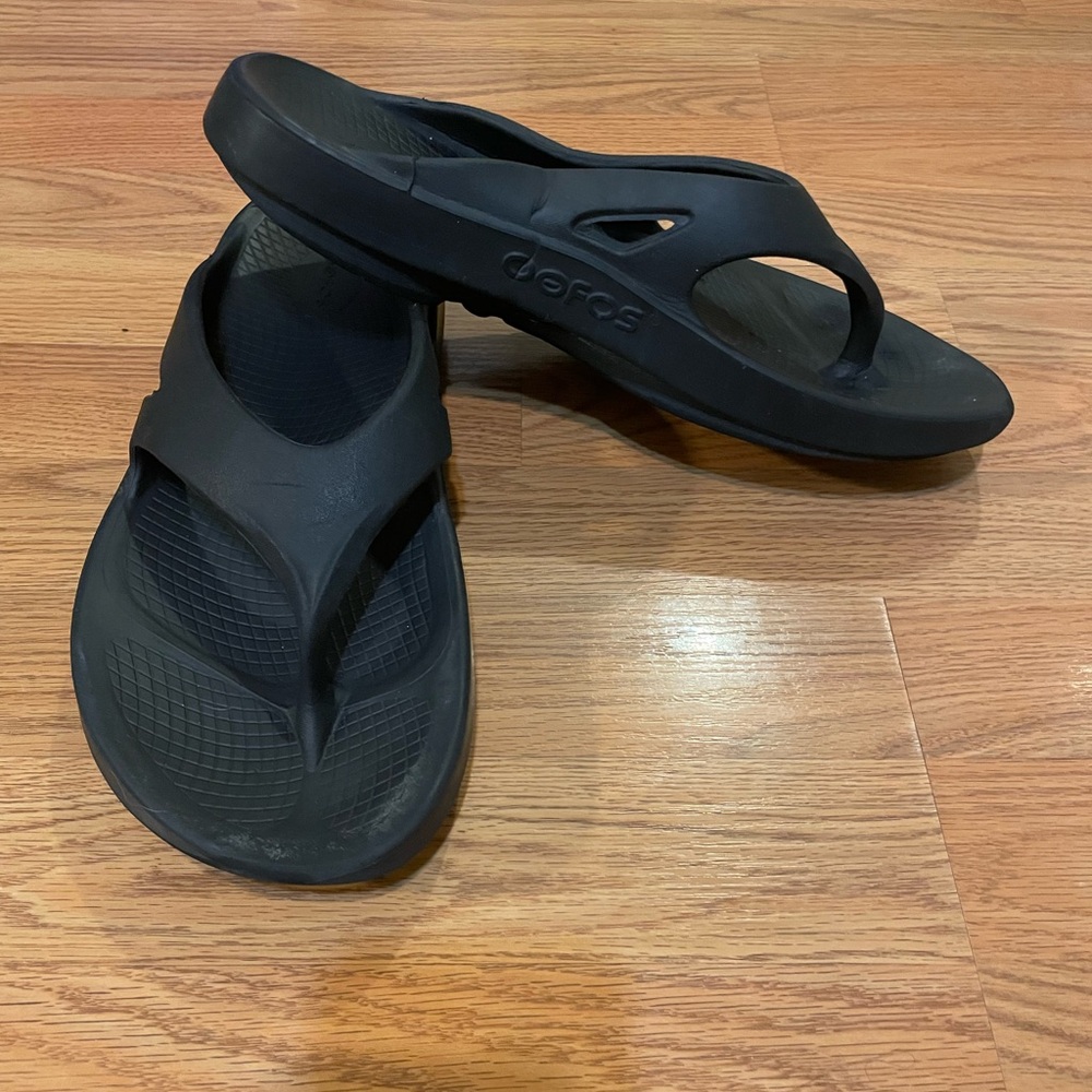 Oofos Men's Black Sandals
